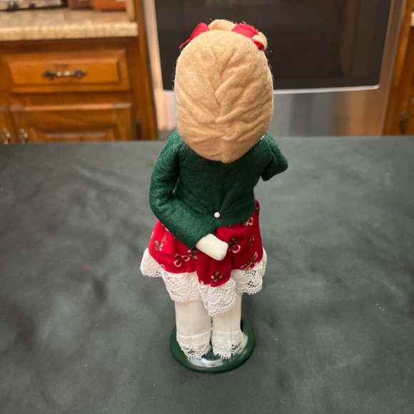 Rare, Vintage, 1994 Byers Choice Caroler “ Girl With Chestnuts”.  Ex. Cond. - Picture 8 of 10